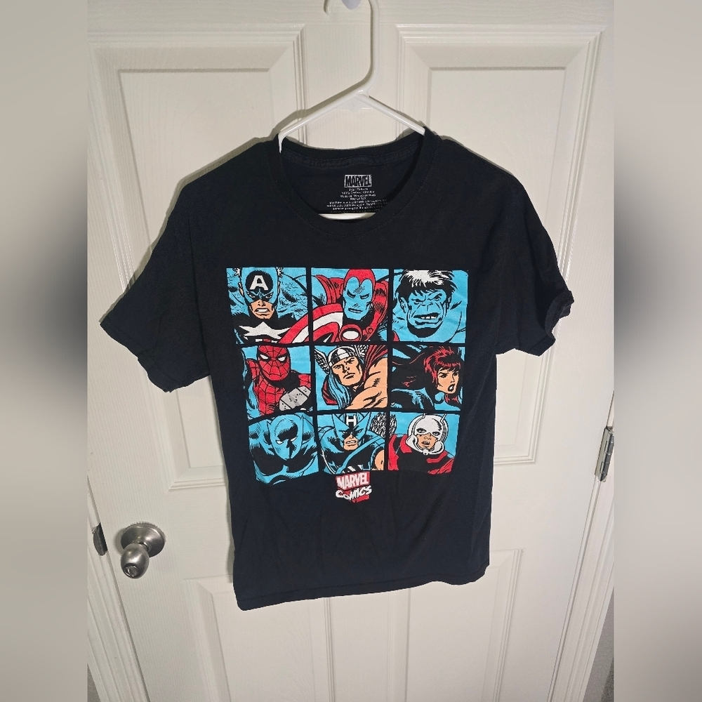 Marvel Disney Avengers Vintage Unisex Black Tee Shirt Medium